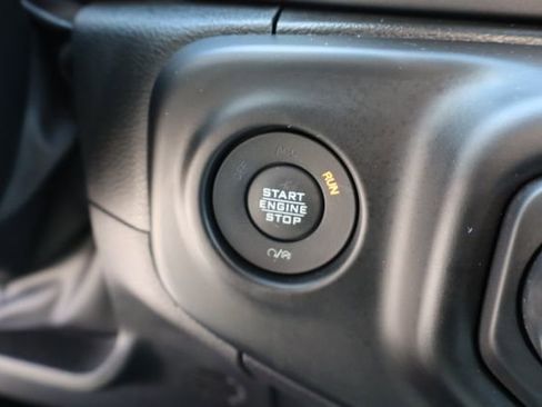 Used 2023 Jeep Gladiator Sport AWD/4WD image 18