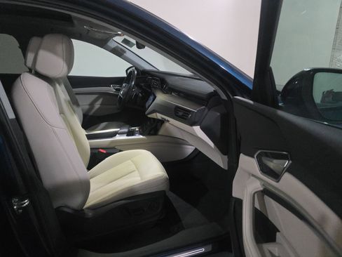 Used 2022 Audi e-tron Premium Plus w/ Premium Plus Package image 8