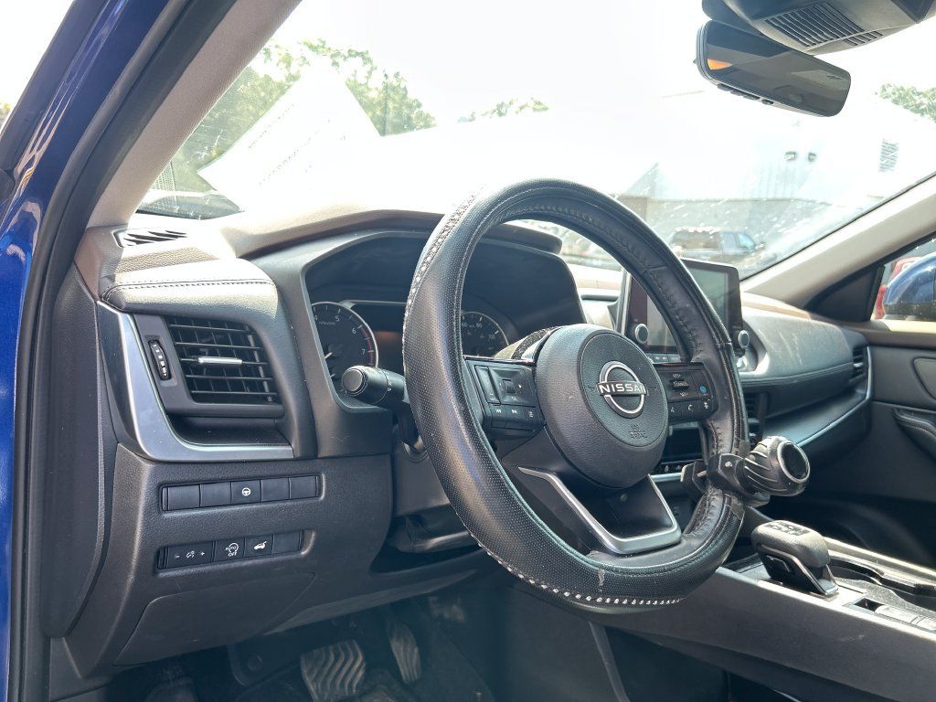 Used 2023 Nissan Rogue SV w/ SV Premium B Package FWD image 8