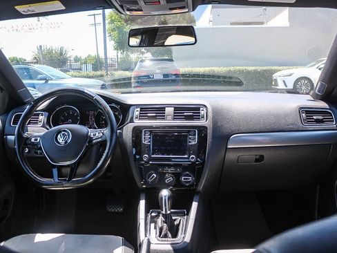 Used 2016 Volkswagen Jetta Sport w/ Lighting Package FWD image 16