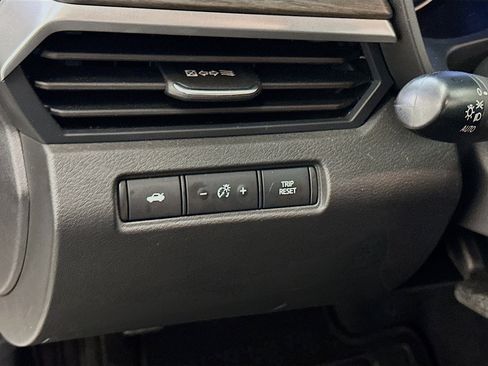 Used 2025 Nissan Altima 2.5 SV FWD image 17