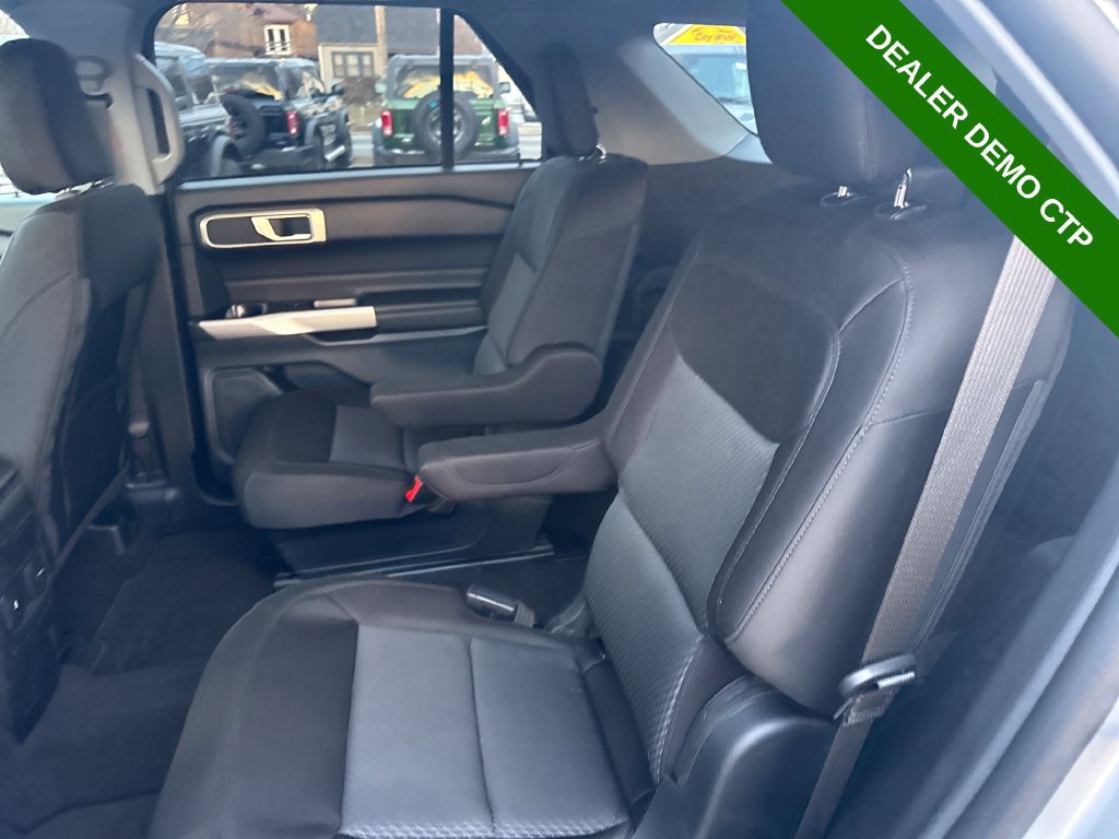 Used 2023 Ford Explorer XLT AWD/4WD image 14