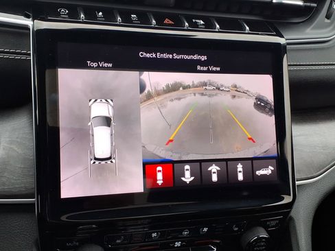 Used 2021 Jeep Grand Cherokee L Limited w/ Luxury Tech Group II image 19