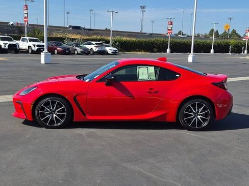 Used 2022 Toyota GR86 w/ ALL Weather Mat Package (TMS) RWD image 12