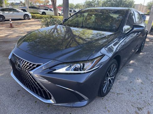 Used 2025 Lexus ES 350 w/ Premium Package FWD image 2