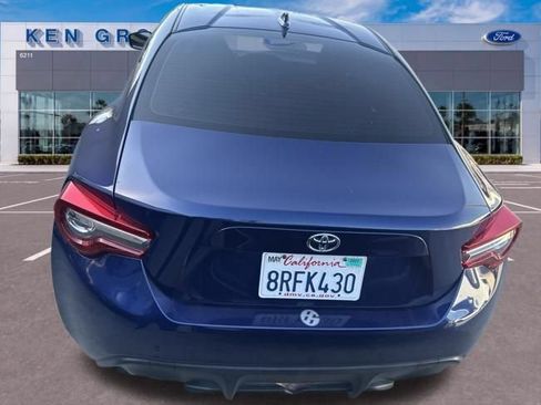 Used 2020 Toyota 86 RWD image 7