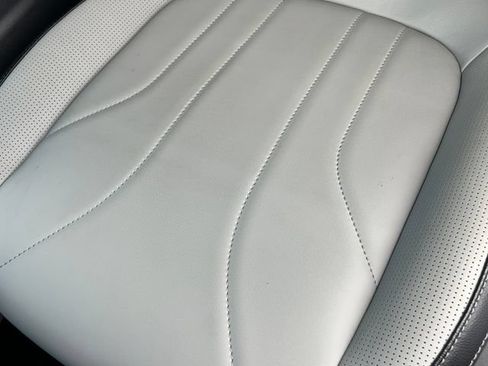 New 2025 Ford Escape SE w/ PHEV Premium Package FWD image 12