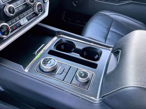 Used 2024 Ford Expedition XLT image 15