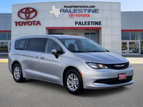 Used 2023 Chrysler Voyager LX image 1