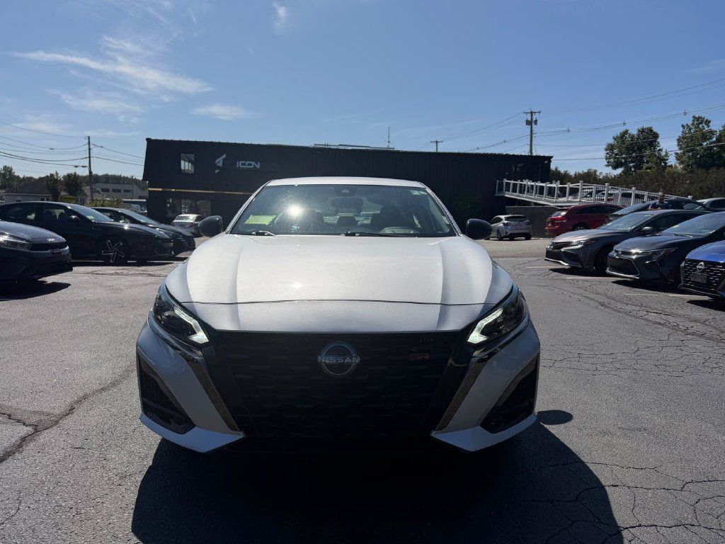 Used 2024 Nissan Altima 2.5 SR FWD image 8