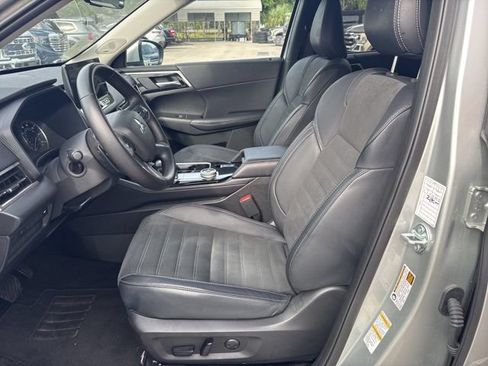 Used 2025 Mitsubishi Outlander SE FWD image 9