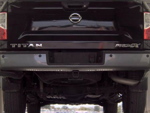 Used 2017 Nissan Titan PRO-4X AWD/4WD image 7