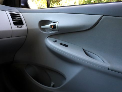 Used 2009 Toyota Corolla XLE image 12
