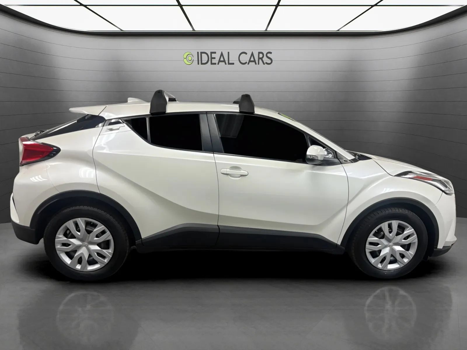 Used 2020 Toyota C-HR LE FWD image 4