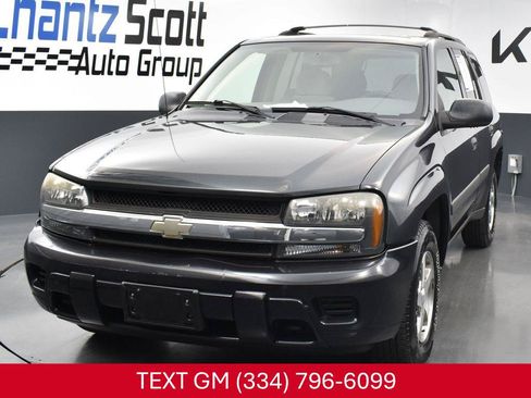 Used 2005 Chevrolet TrailBlazer LS w/ LS Preferred Equipment Group AWD/4WD image 1
