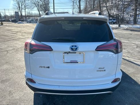 Used 2018 Toyota RAV4 XLE image 4