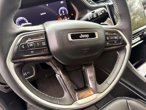 Used 2023 Jeep Grand Cherokee Limited AWD/4WD image 21