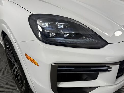 Certified 2025 Porsche Cayenne Turbo image 15