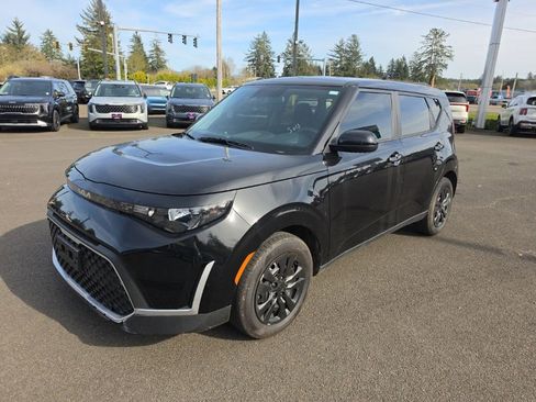 Used 2023 Kia Soul LX FWD image 1