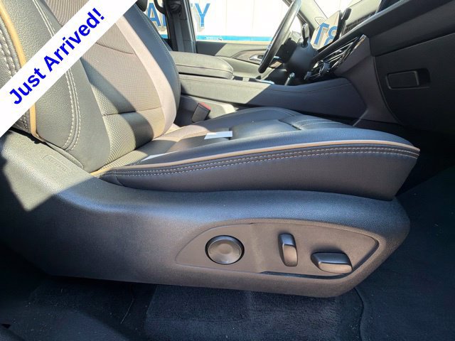 Used 2025 Chevrolet Traverse High Country FWD image 25