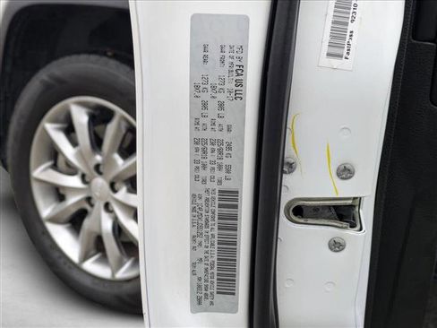 Used 2018 Jeep Cherokee Limited w/ Trailer Tow Group image 25