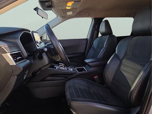 Used 2024 Mitsubishi Outlander SE image 15