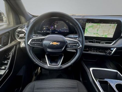 Used 2025 Chevrolet Equinox LT w/ Safety and Technology Package image 8