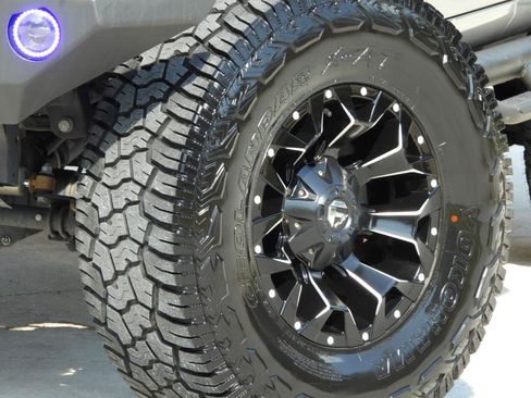 Used 2018 Jeep Wrangler Sport AWD/4WD image 9