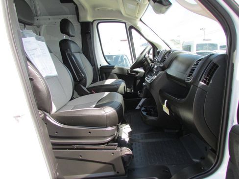 Used 2026 RAM ProMaster 2500 w/ Convenience Group FWD image 18