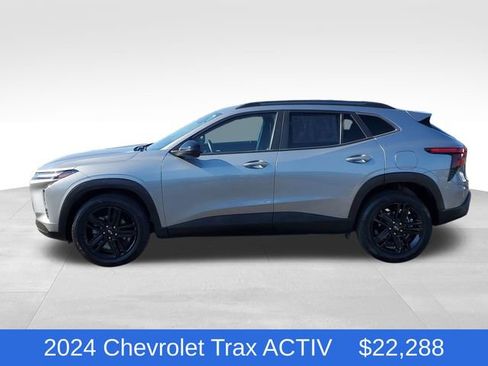 Certified 2024 Chevrolet Trax ACTIV w/ Sunroof Package FWD image 2