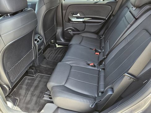 Used 2021 Mercedes-Benz GLB 250 w/ Premium Package image 16