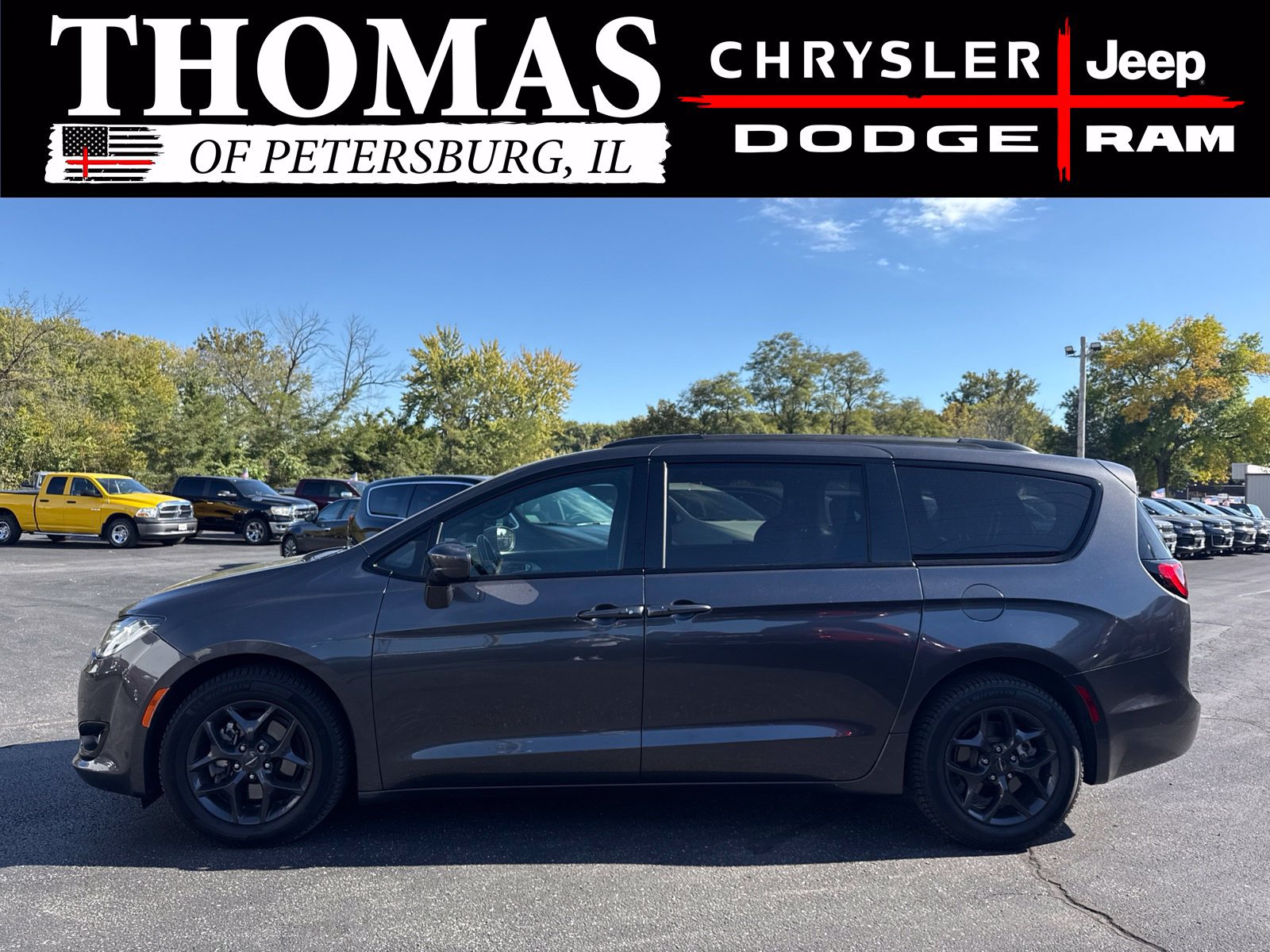 Used 2020 Chrysler Pacifica Touring-L Plus w/ S Appearance Package FWD image 4