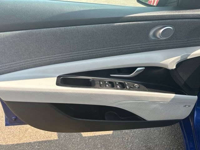 Used 2023 Hyundai Elantra Limited FWD image 12
