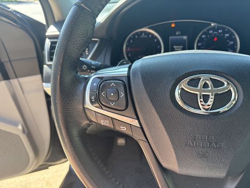 Used 2016 Toyota Camry SE FWD image 19