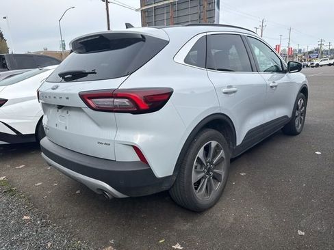 Used 2025 Ford Escape Platinum image 3