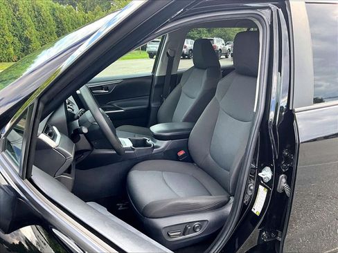 Used 2025 Toyota RAV4 XLE AWD/4WD image 10