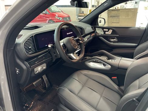 New 2025 Mercedes-Benz GLS 580 4MATIC image 10