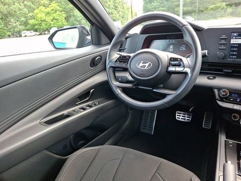 Certified 2025 Hyundai Elantra Sport FWD image 6