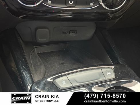 Used 2025 Chevrolet Trax RS w/ Sunroof Package FWD image 18