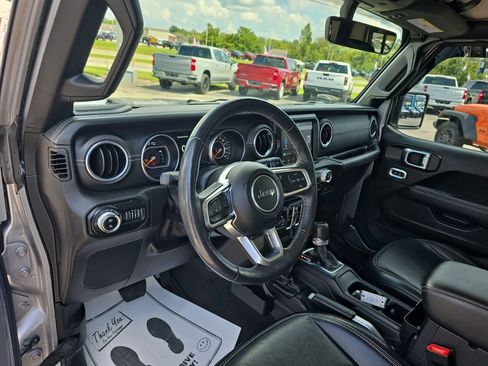 Used 2020 Jeep Gladiator Overland AWD/4WD image 24