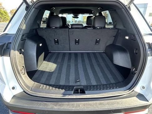 Used 2025 Chevrolet Equinox LT w/ Convenience Package II image 9