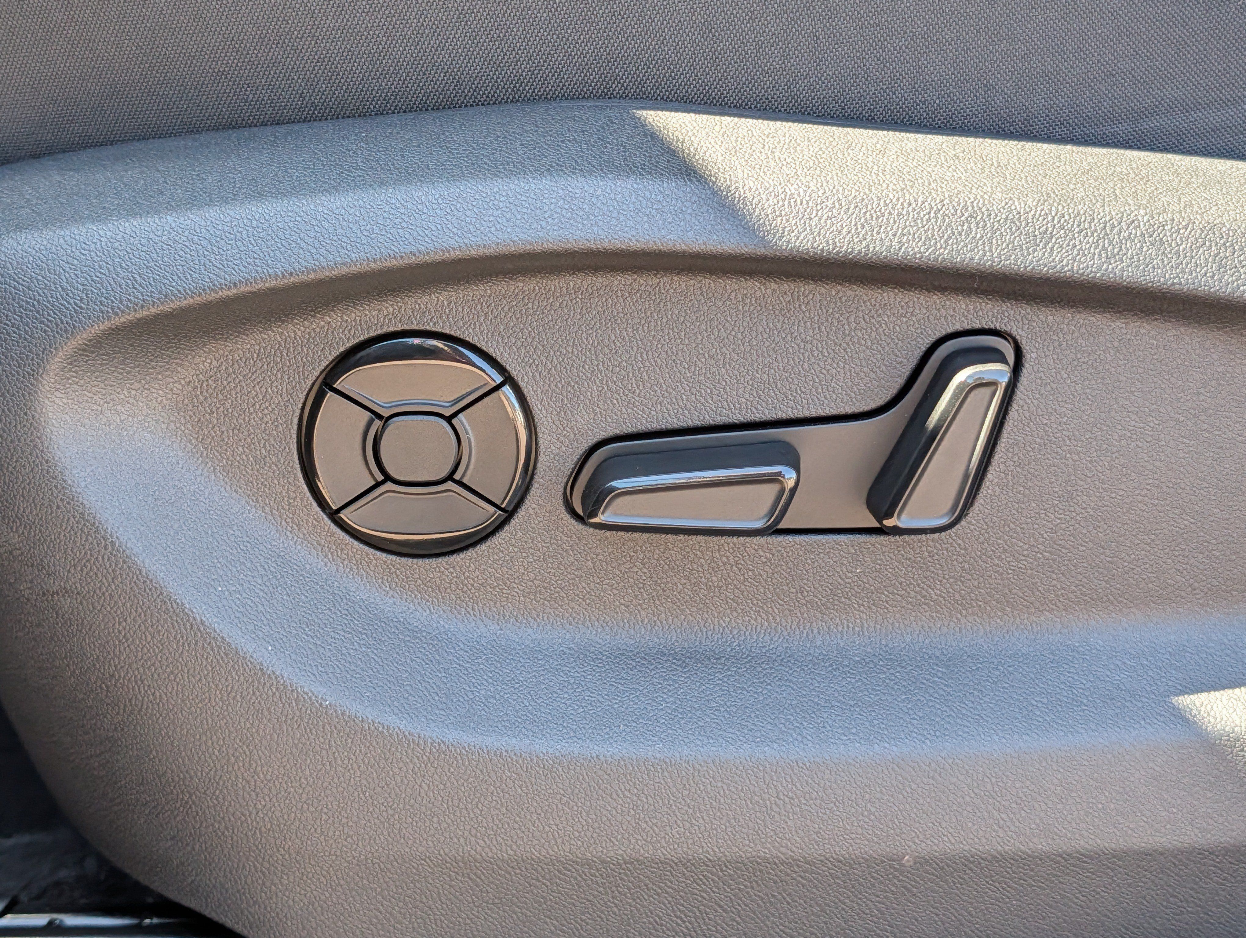 Certified 2026 Volkswagen Tiguan SE R-Line AWD/4WD image 20