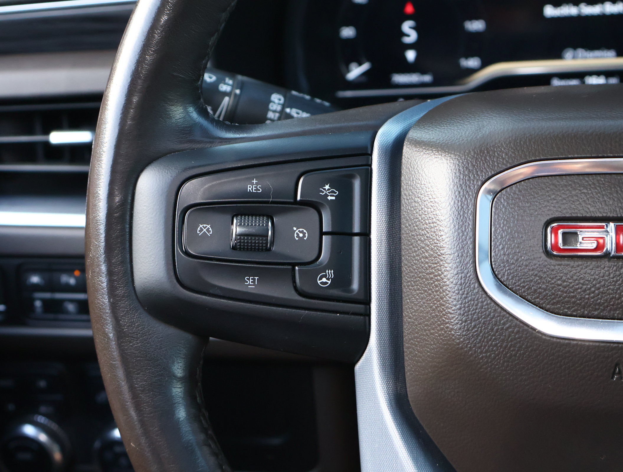 Used 2022 GMC Yukon SLT w/ SLT Premium Package AWD/4WD image 15
