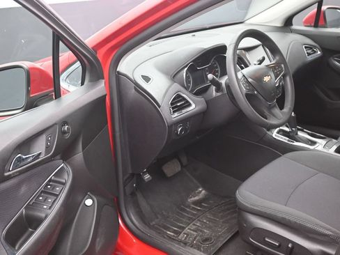 Used 2017 Chevrolet Cruze LT w/ Convenience Package FWD image 11