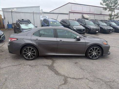 Used 2018 Toyota Camry LE FWD image 2