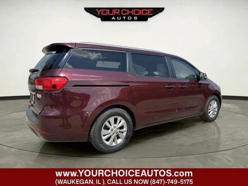 Used 2017 Kia Sedona LX w/ LX Essentials Premium Package FWD image 5
