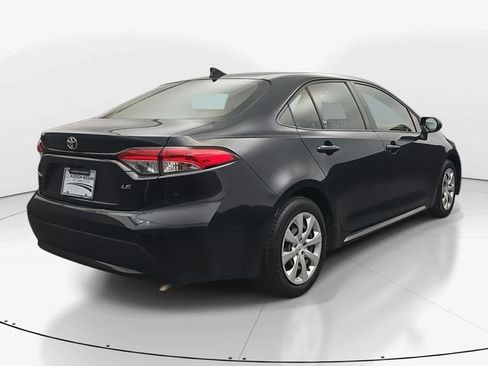 Used 2022 Toyota Corolla LE image 9