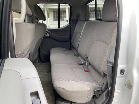 Used 2017 Nissan Frontier SV image 16