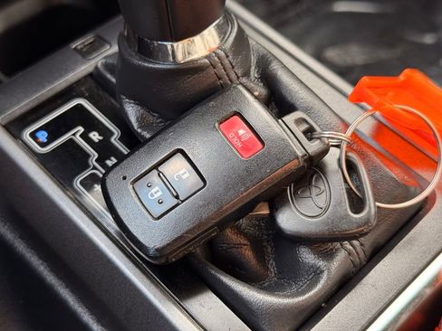 Used 2019 Toyota Tacoma TRD Off-Road image 35