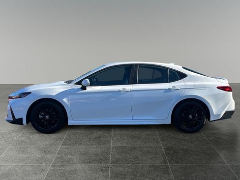 Used 2025 Toyota Camry SE image 4